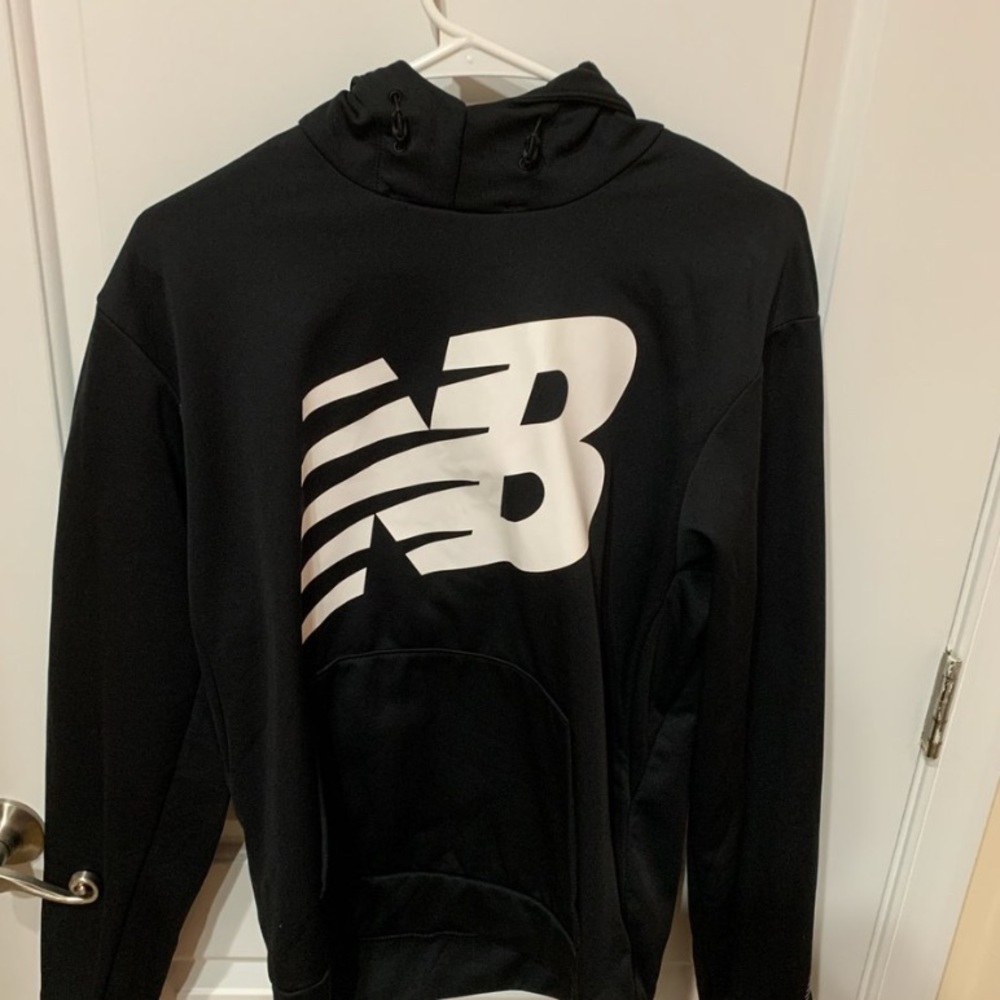 NEW BALANCE SIZE SMALL HOODIE